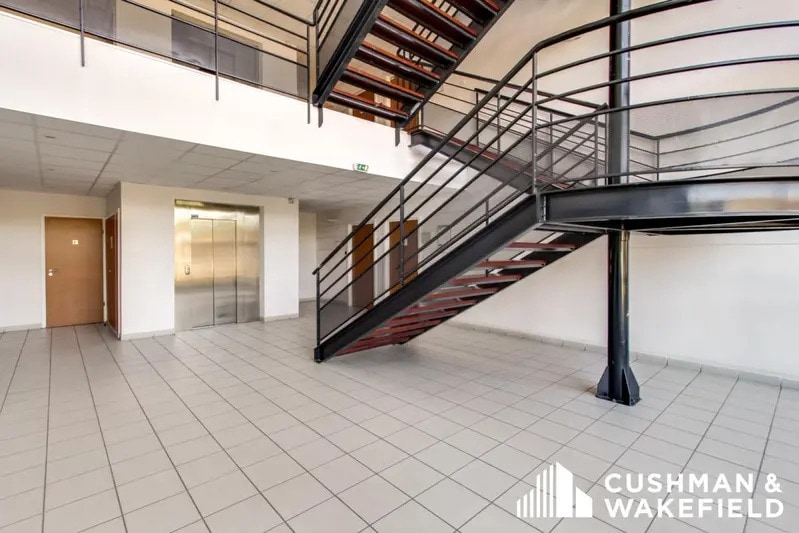 Office in Marseille to rent - Interior Photo - Image 3 of 13