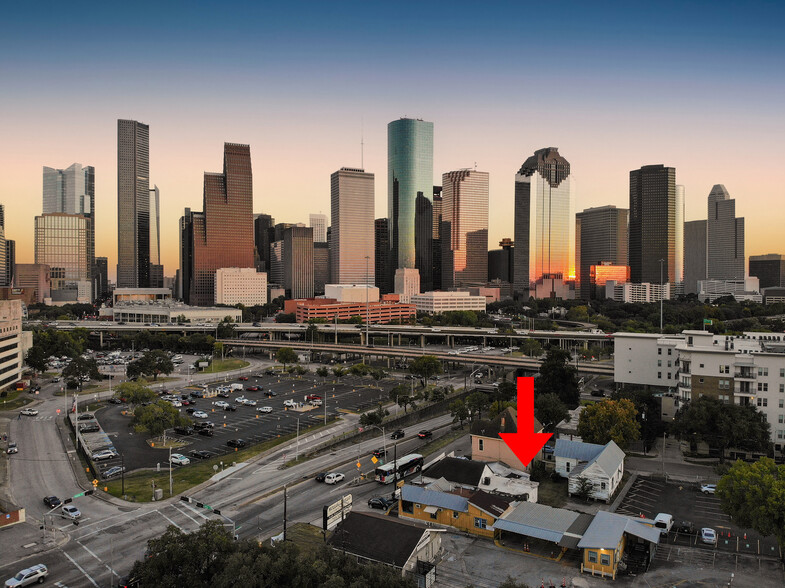 607 Houston Ave, Houston, TX for sale - Aerial - Image 1 of 1