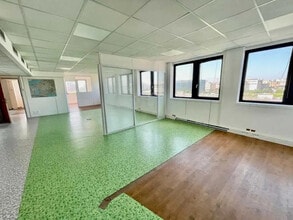 Office in Charenton-le-Pont to rent Interior Photo- Image 2 of 2