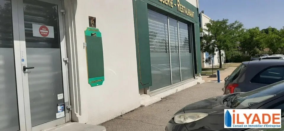 Location Commerce 181 m² - Photo 1
