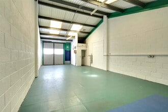 1B Brunel Way, Minehead to rent Interior Photo- Image 2 of 2