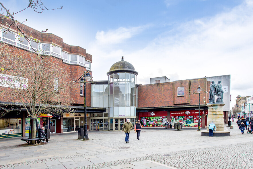 Burns Mall portfolio of 2 properties for sale on LoopNet.co.uk - Primary Photo - Image 1 of 2