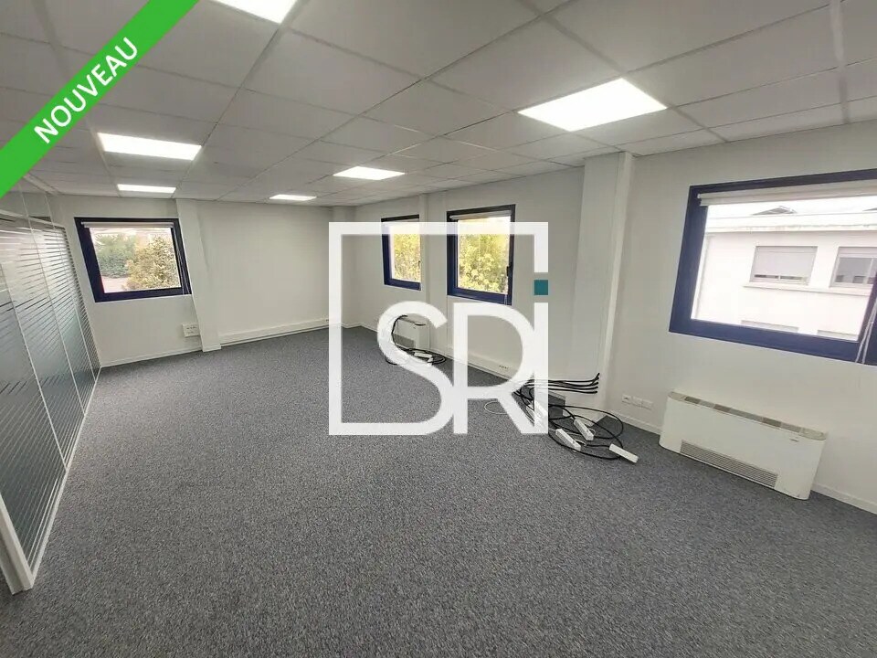 Location Bureaux 120 m² - Photo 1