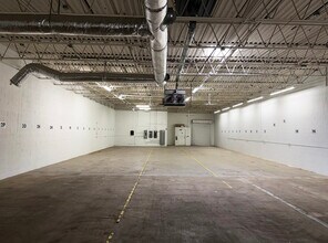 600-668 Wheeling Rd, Wheeling, IL to rent Interior Photo- Image 2 of 4