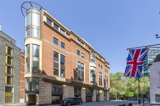 66 Buckingham Gate, London to rent Building Photo- Image 1 of 7