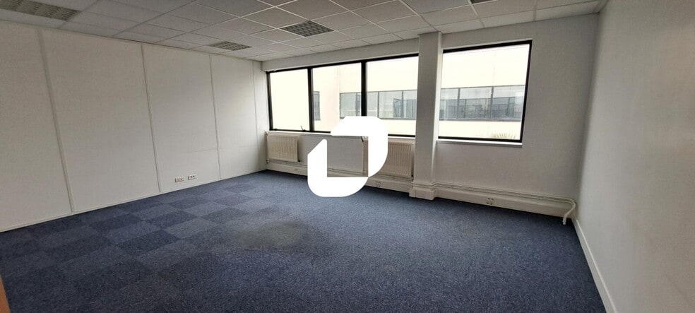 Light Industrial in Noisy-le-Sec to rent - Interior Photo - Image 3 of 13