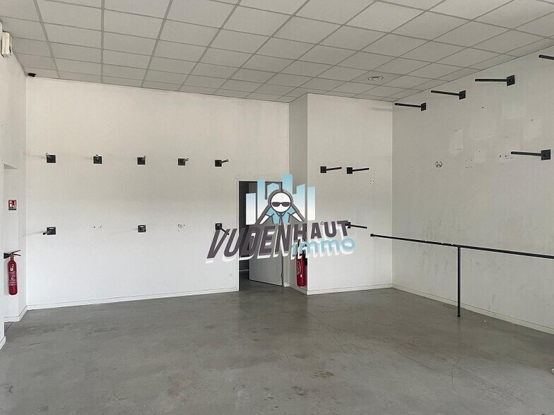 Light Industrial in Muret to rent - Interior Photo - Image 3 of 9