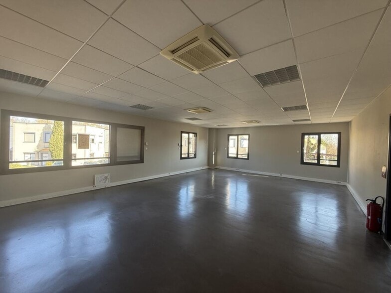 3 Rue De La Dombes, Neyron for sale - Interior Photo - Image 2 of 5