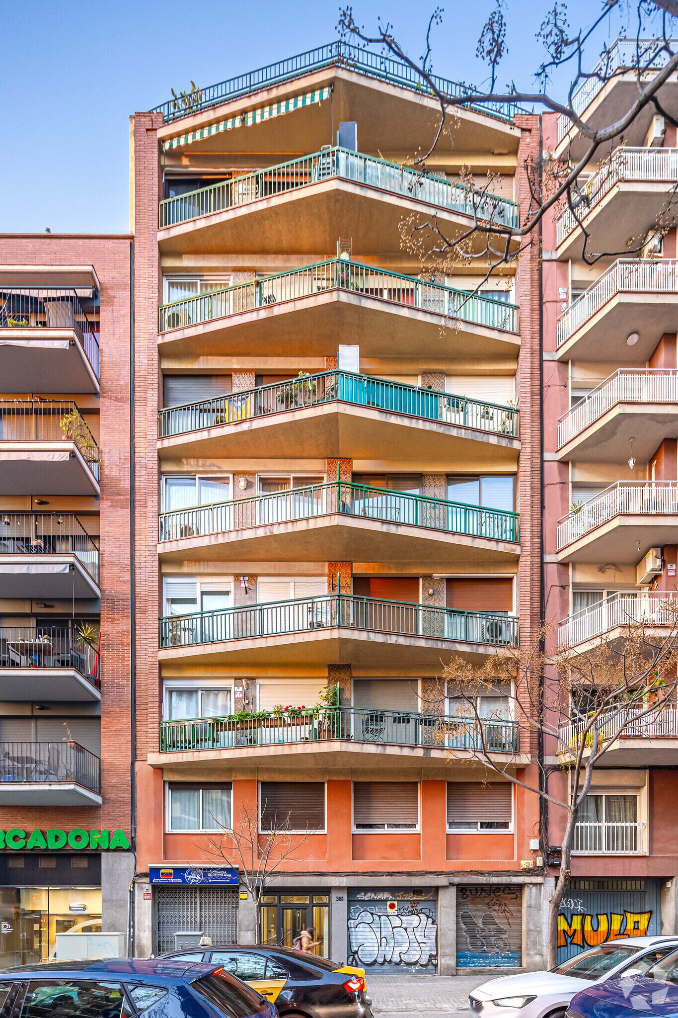 Retail in Barcelona, Barcelona to rent Primary Photo- Image 1 of 2