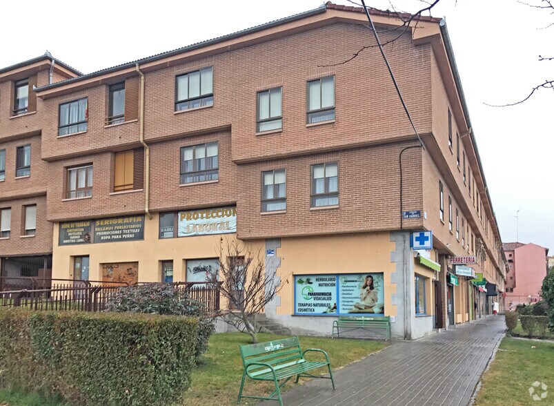 Avenida Vía Roma, 18, Segovia, Segovia to rent - Building Photo - Image 3 of 3