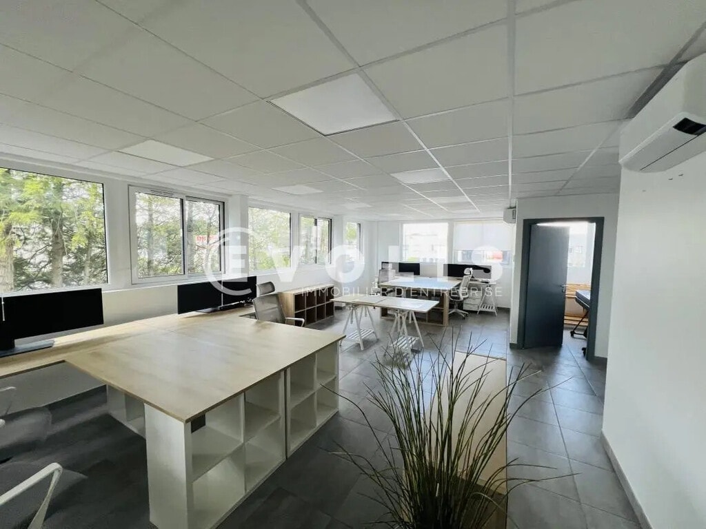 Location Bureaux 155 m² - Photo 1