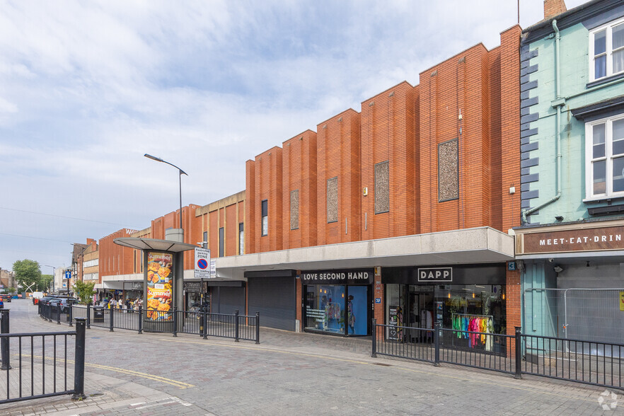 71-77 Abington St, Northampton to rent - Building Photo - Image 1 of 6