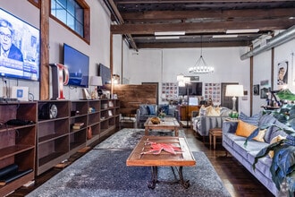 610 Elm St, McKinney, TX to rent Interior Photo- Image 1 of 2