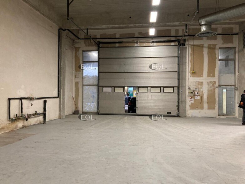 Light Industrial in Ivry-sur-Seine to rent - Building Photo - Image 3 of 5