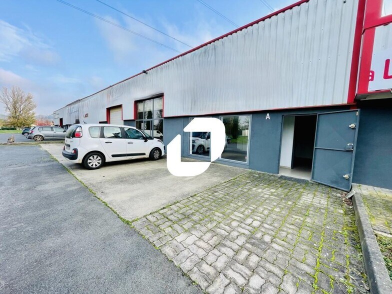 Light Industrial in CIVRIEUX-D'AZERGUES to rent - Building Photo - Image 3 of 9