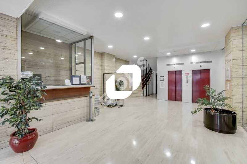 Office in Montreuil for sale - Lobby - Image 2 of 8