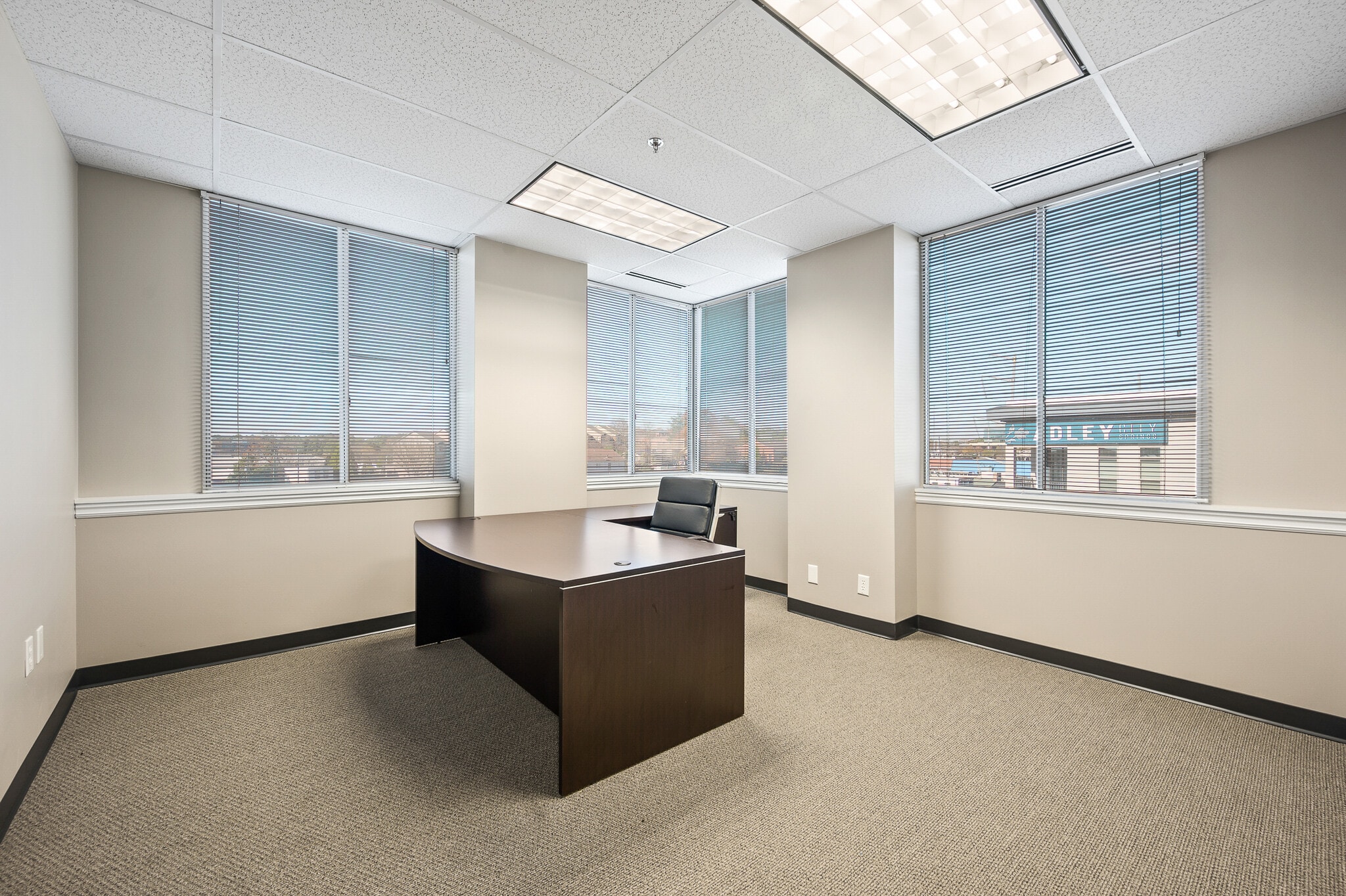 6065 Roswell Rd NE, Atlanta, GA to rent Interior Photo- Image 1 of 11