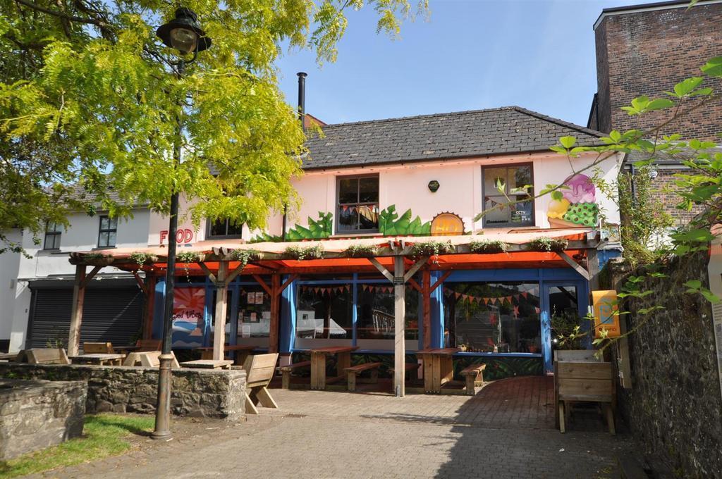 4 Jacksons Ln, Carmarthen for sale Building Photo- Image 1 of 1