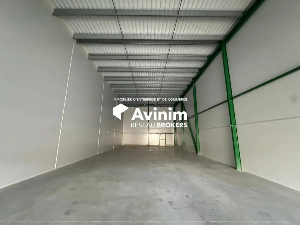 Location Entrepôt 305 m² - Photo 1