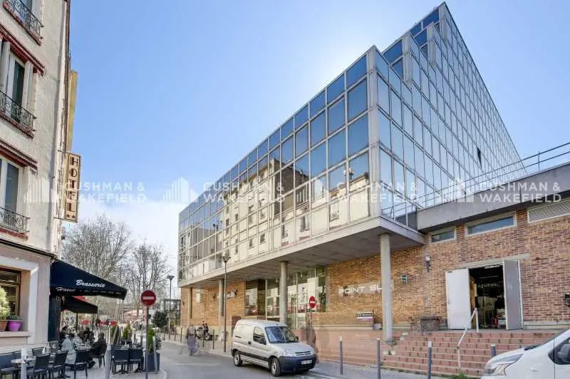 Location Bureaux 878 m² - Photo 1