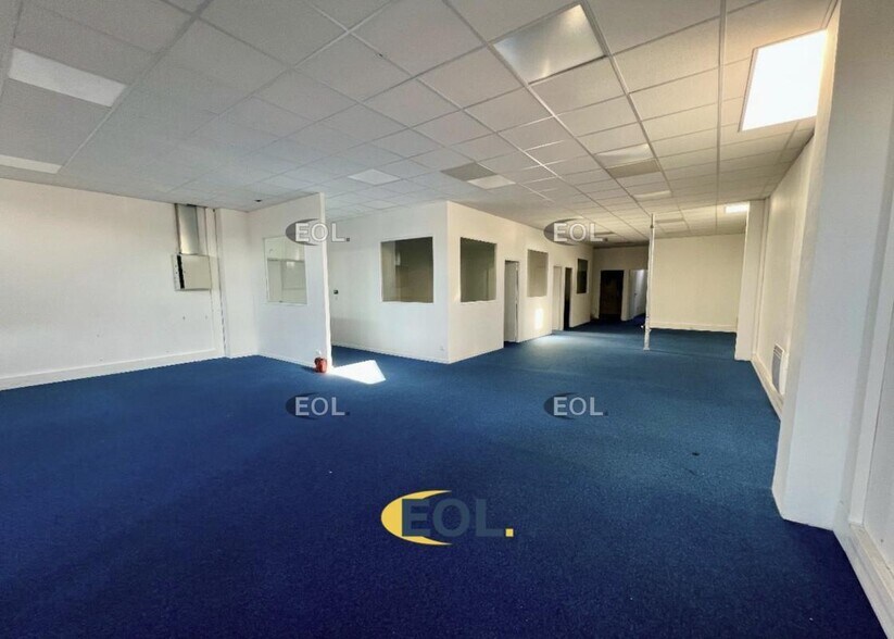 Light Industrial in Bobigny to rent - Interior Photo - Image 1 of 17