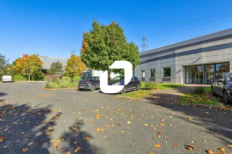Light Industrial in Lisses to rent Building Photo- Image 1 of 15