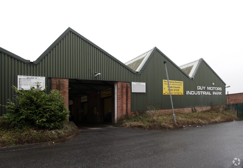 Park Ln, Wolverhampton to rent - Building Photo - Image 3 of 6