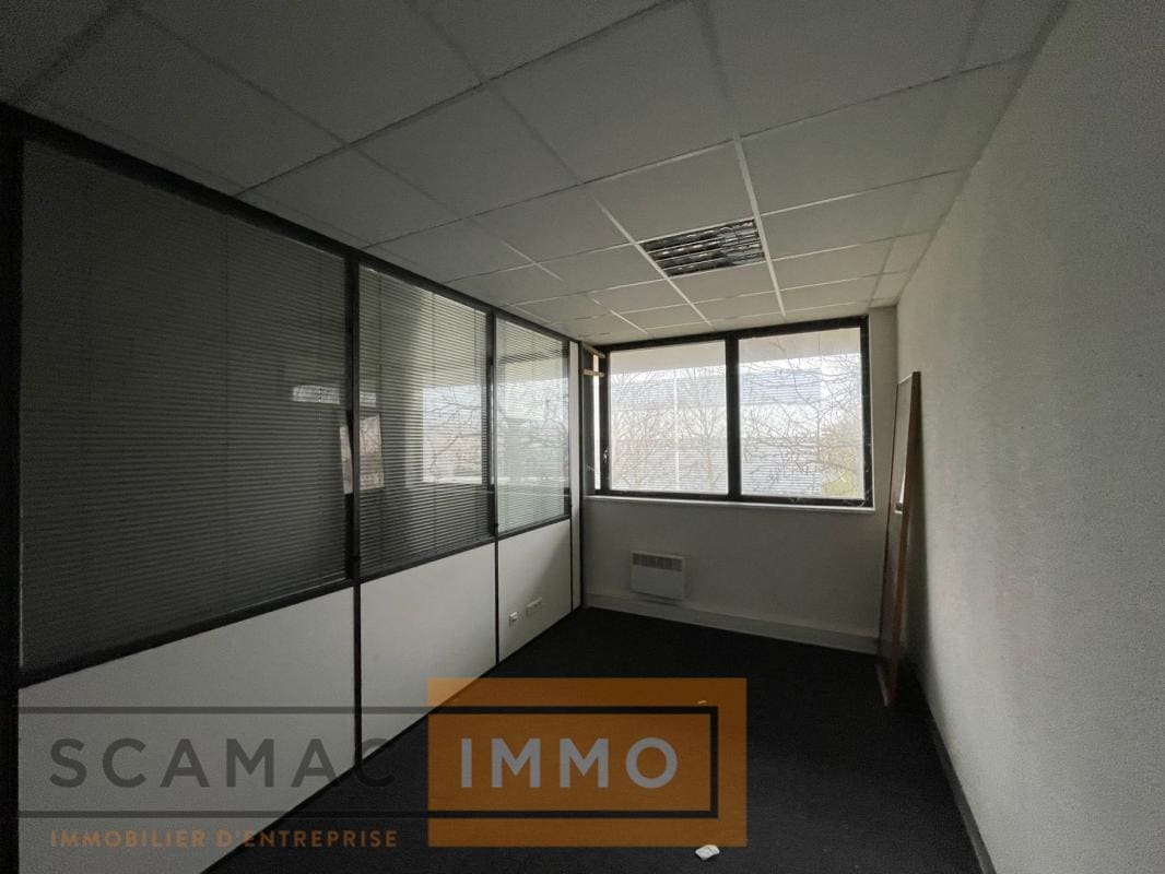 Industrial in Lisses to rent Interior Photo- Image 1 of 10
