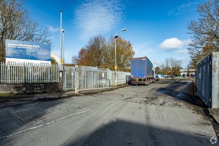 School Ln, Prescot to rent - Building Photo - Image 2 of 2