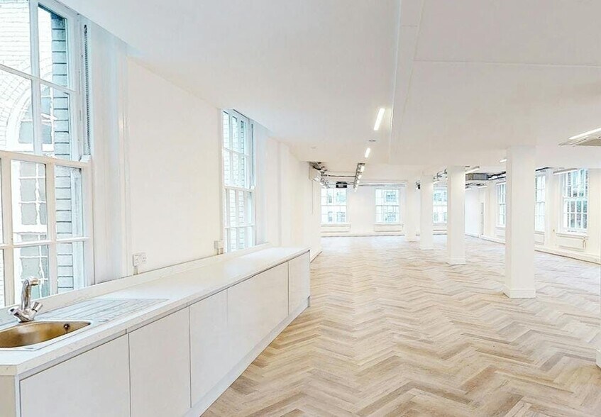 20 Hammersmith Broa, London to rent - Building Photo - Image 3 of 14