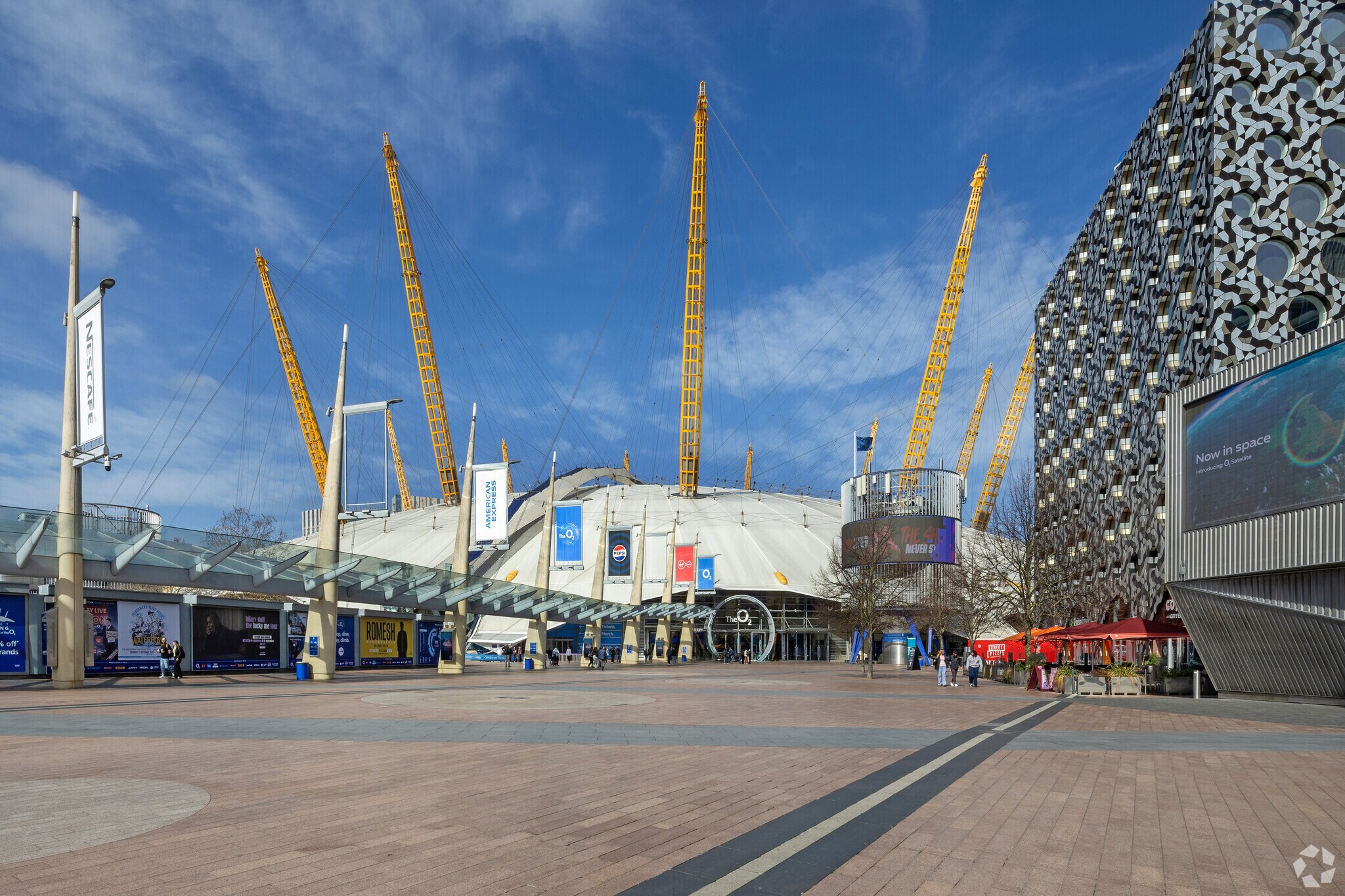 Peninsula Sq, London for sale Primary Photo- Image 1 of 1