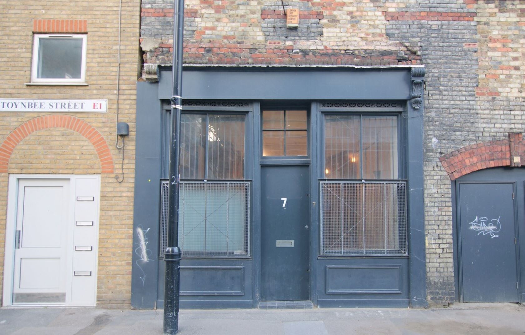 7 Toynbee St, London for sale Primary Photo- Image 1 of 1