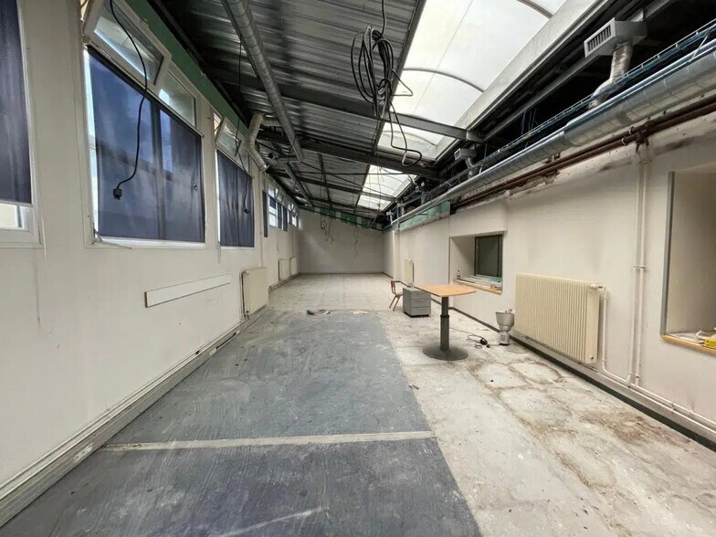 Industrial in Cachan to rent - Interior Photo - Image 2 of 4