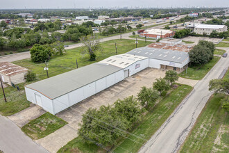 227 N 8th St, La Porte, TX for rent Building Photo- Image 2 of 6