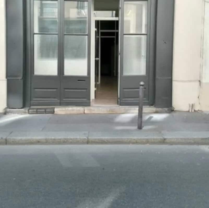 Retail in Paris for sale Building Photo- Image 1 of 7