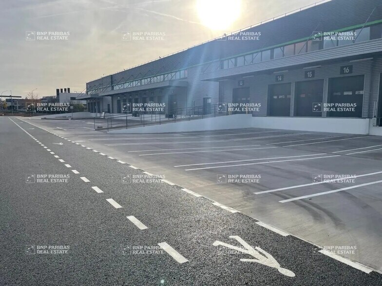 Rue Robert Brémond, Aulnay-sous-Bois to rent - Building Photo - Image 2 of 8