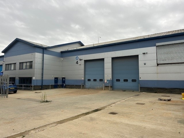 730 London Rd, Grays to rent Building Photo- Image 1 of 1