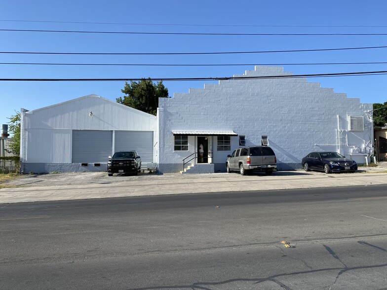 2930 E Houston St, San Antonio, TX for sale - Building Photo - Image 1 of 18