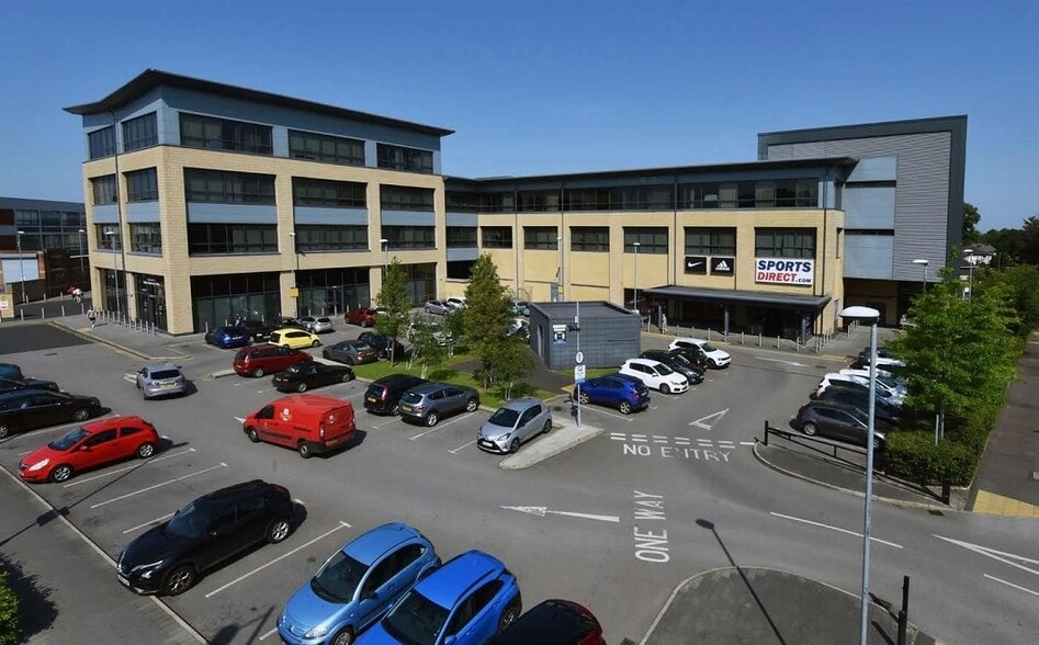 25 Rowlandsway, Manchester for sale - Primary Photo - Image 1 of 1