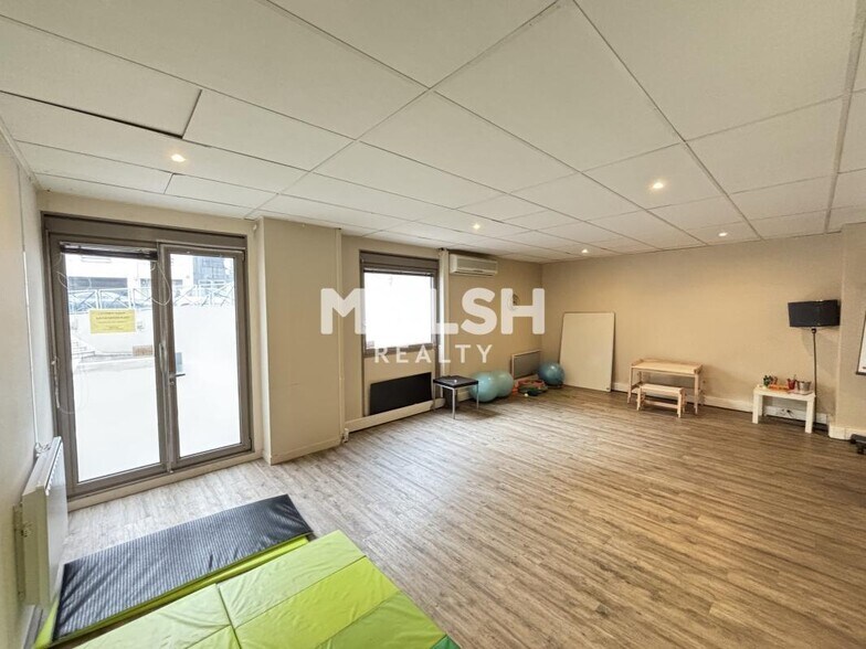 Office in Caluire-et-Cuire to rent - Interior Photo - Image 2 of 9