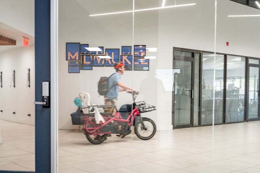 790 N Milwaukee St, Milwaukee, WI to rent - Building Photo - Image 2 of 15