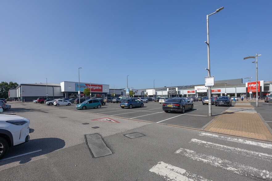 Towcester Rd, Northampton to rent - Building Photo - Image 2 of 2