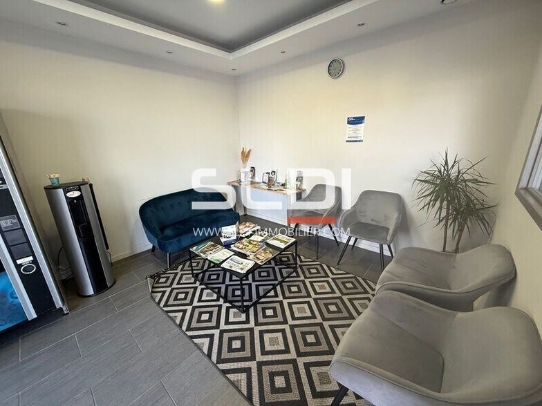 Light Industrial in Bourgoin-Jallieu to rent - Interior Photo - Image 3 of 7