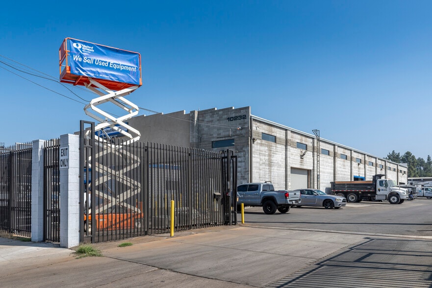 10232-10234 Glenoaks Blvd, Pacoima, CA for sale - Building Photo - Image 2 of 47