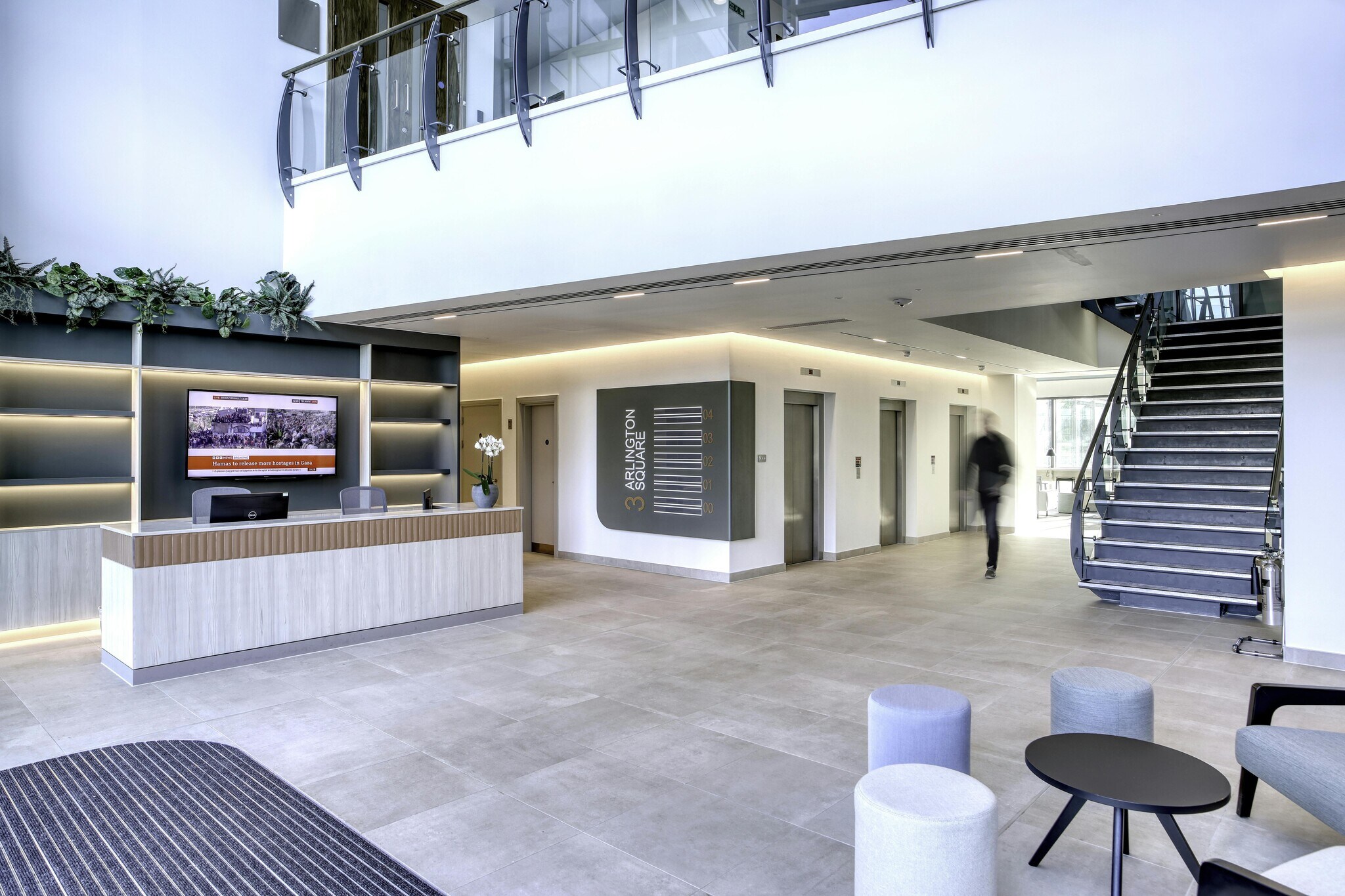 3 Arlington Sq, Bracknell to rent Interior Photo- Image 1 of 19