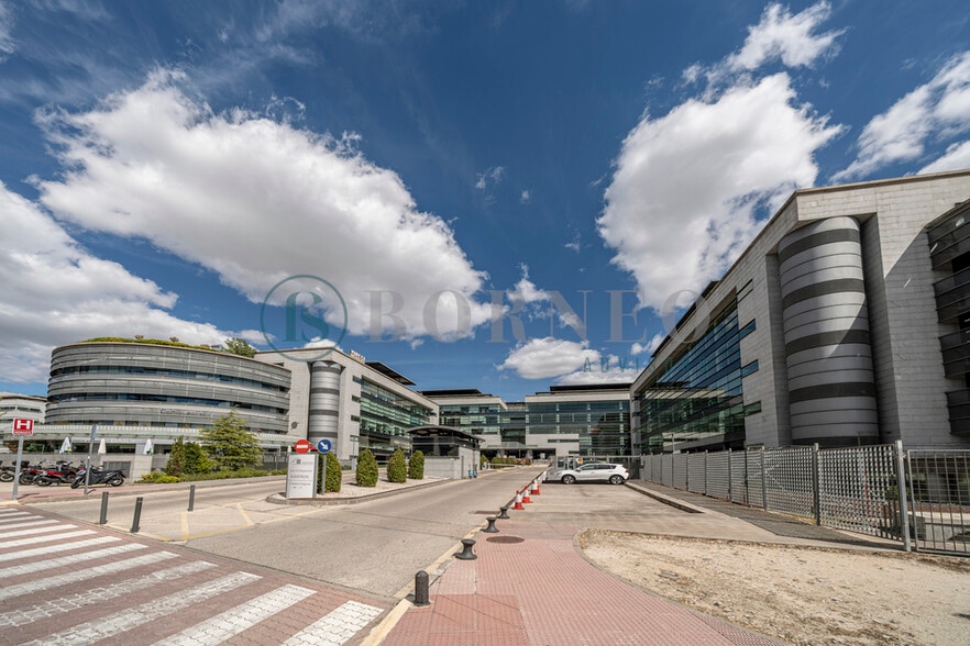 Calle Anabel Segura, 11, Alcobendas, Madrid to rent - Building Photo - Image 2 of 4