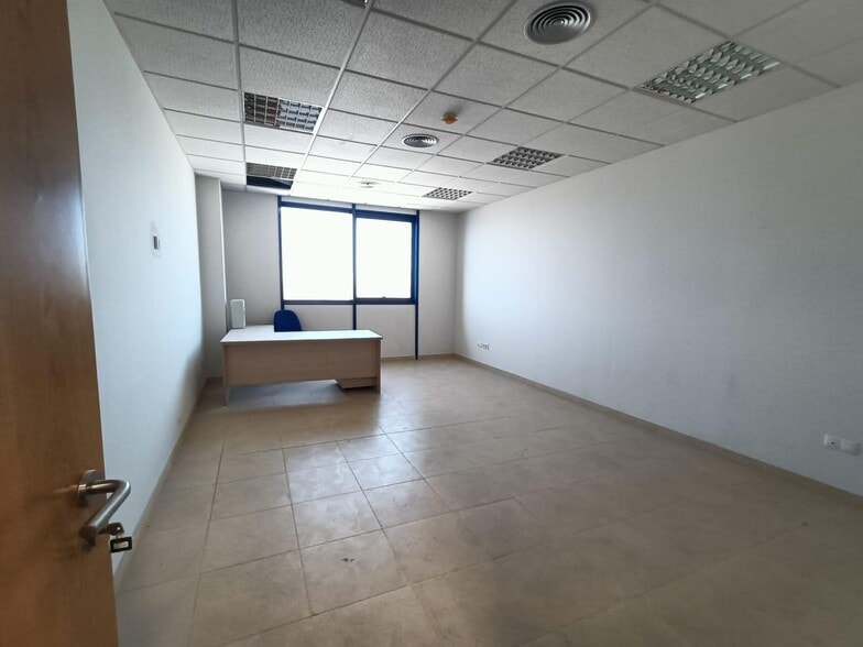 Office in Seville, Sevilla to rent - Building Photo - Image 1 of 13