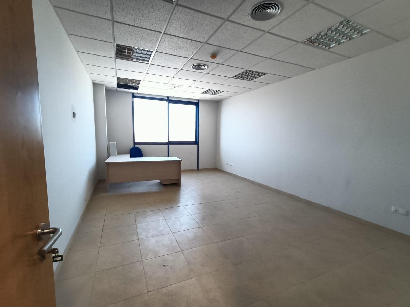 Office in Seville, Sevilla to rent Building Photo- Image 1 of 14