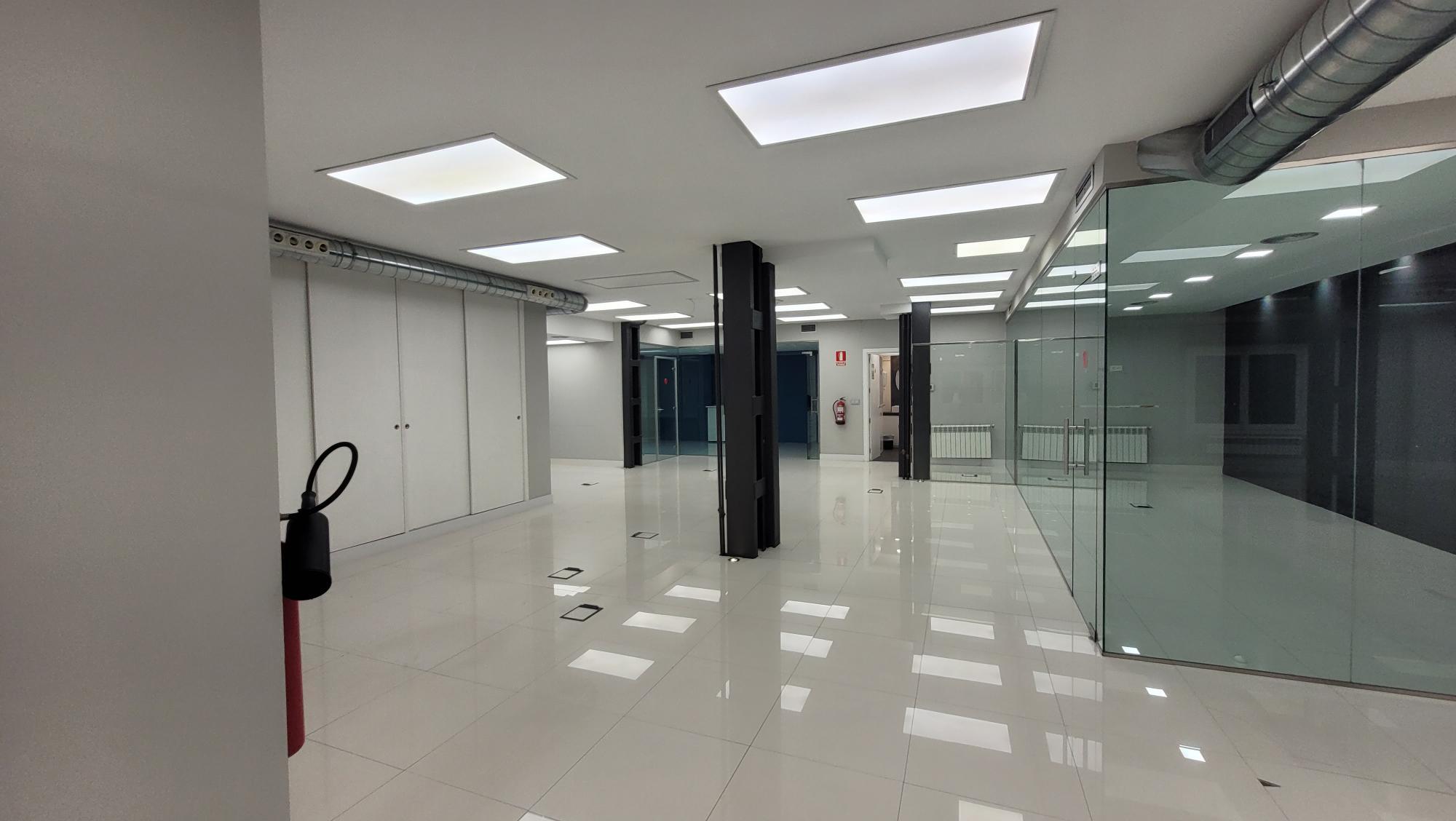 Office in Madrid, Madrid to rent Interior Photo- Image 1 of 12