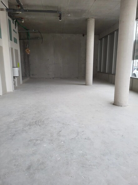 77 Rue De La Perverie, Nantes to rent - Building Photo - Image 3 of 12